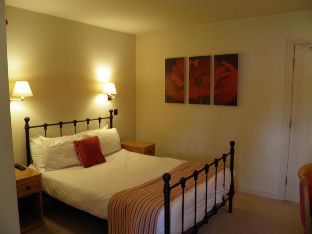 The Talbot Inn Eynsham Екстер'єр фото