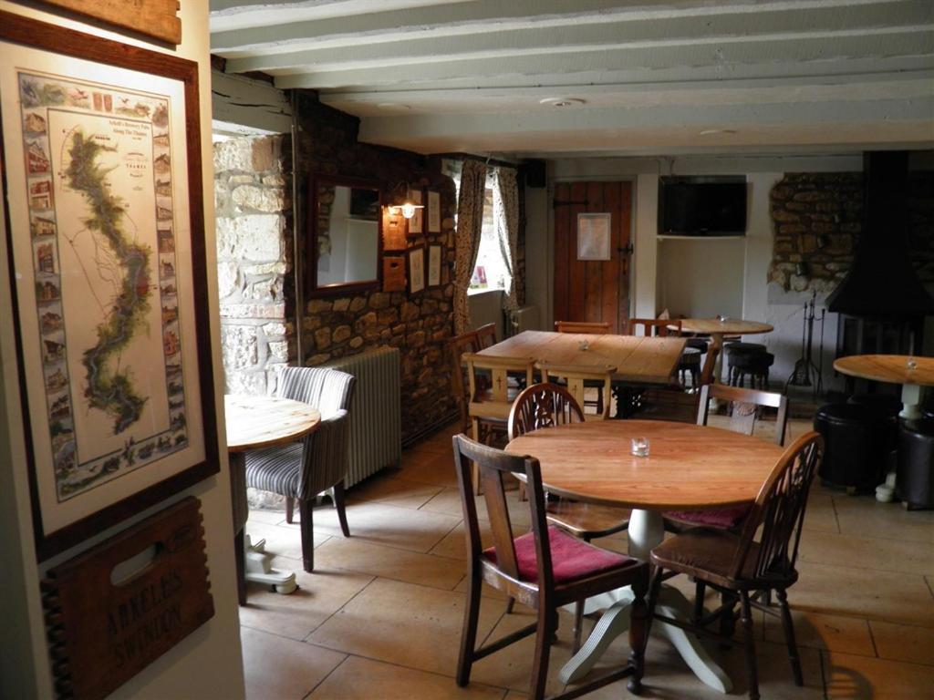 The Talbot Inn Eynsham Екстер'єр фото